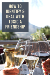 Toxic Friendship Signs & How to Deal with a Toxic Friend (1)